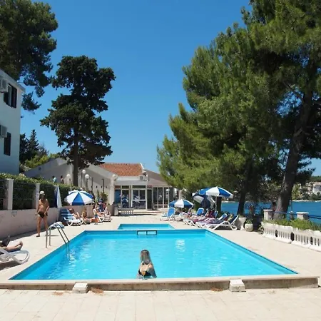 Lumbarda Resort Apartments *