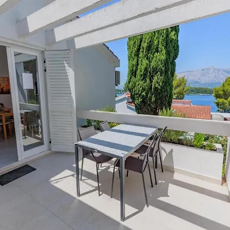 Lumbarda Resort Apartments 아파트